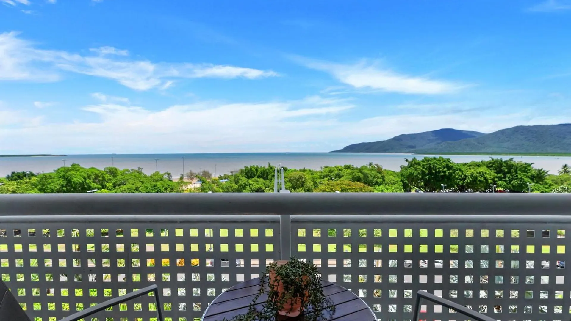 Apartment Belle Escapes 73 Rydges Plaza Esplanade With Ocean & City Views Cairns