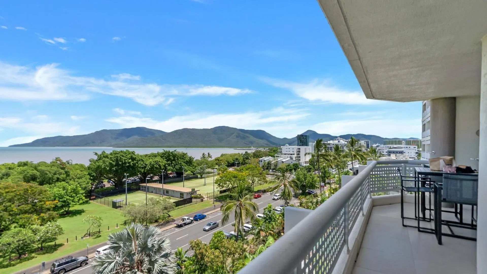 Belle Escapes 73 Rydges Plaza Esplanade With Ocean & City Views Cairns Apartment