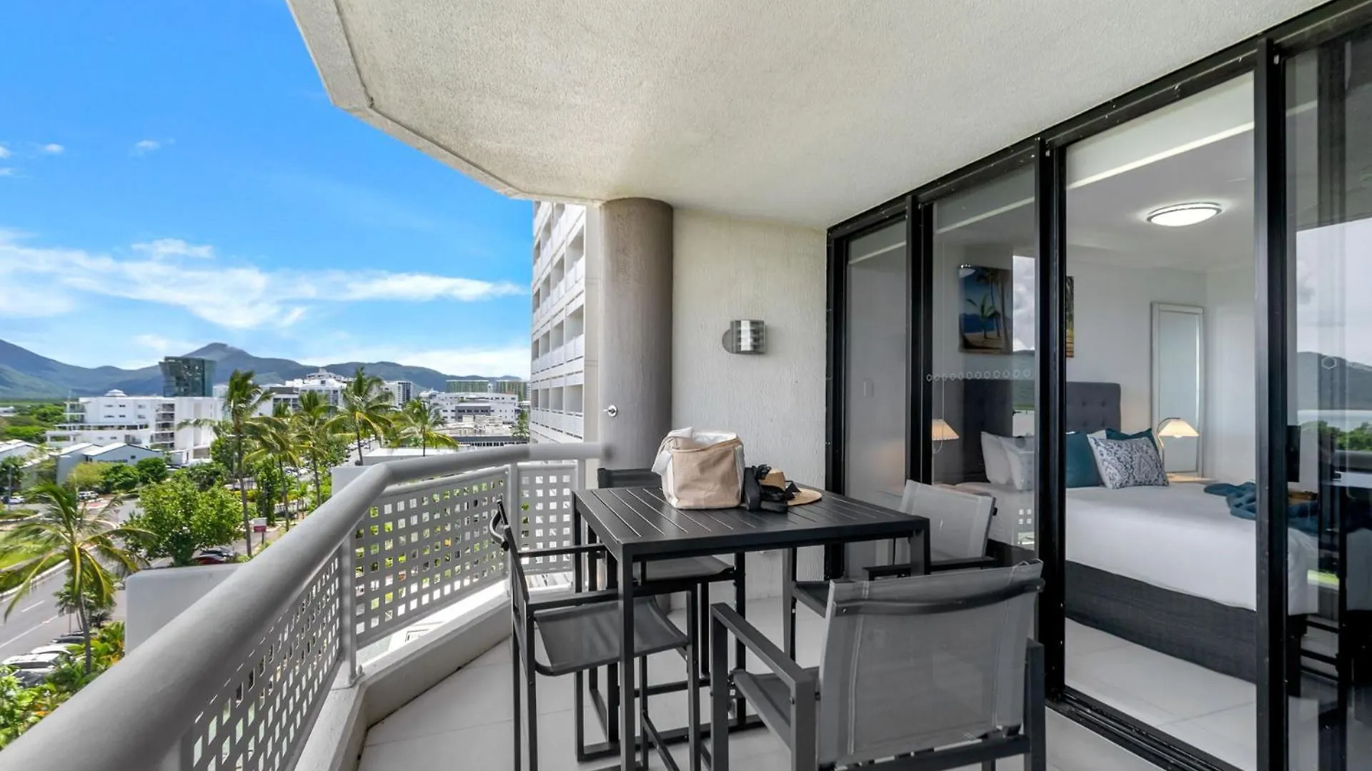 Belle Escapes 73 Rydges Plaza Esplanade With Ocean & City Views Cairns Apartment